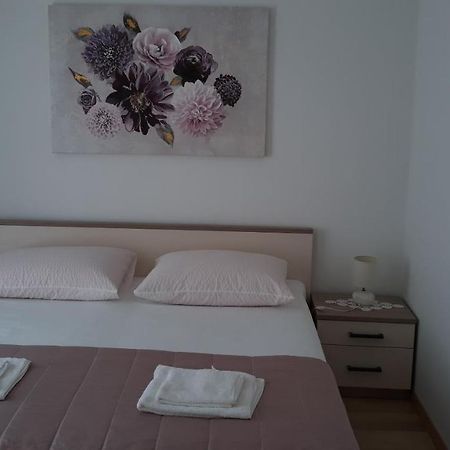 Mini Apartment Petra - Rooms Purple & Green With Kitchen And Garden Dubrovnik Exterior foto
